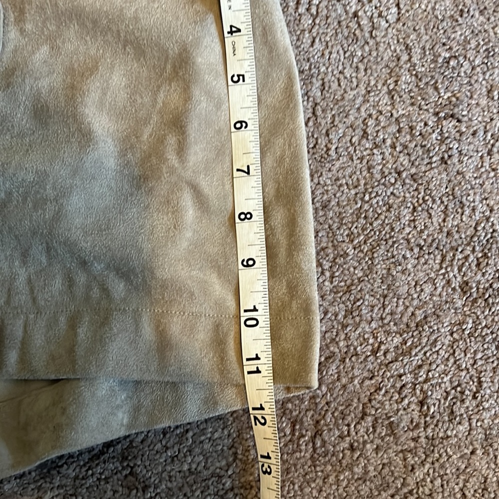 Cupcakes and Cashmere size 6 shorts faux suede - Picture 9 of 10